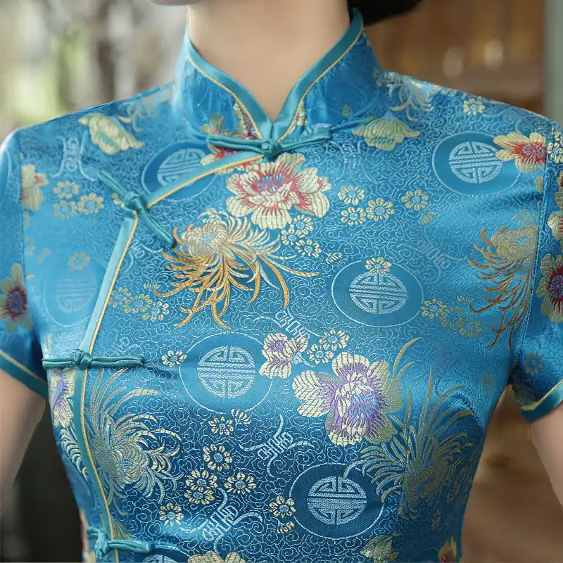 Green Chinese cheongsam dress size comparison showing fit for different body types.