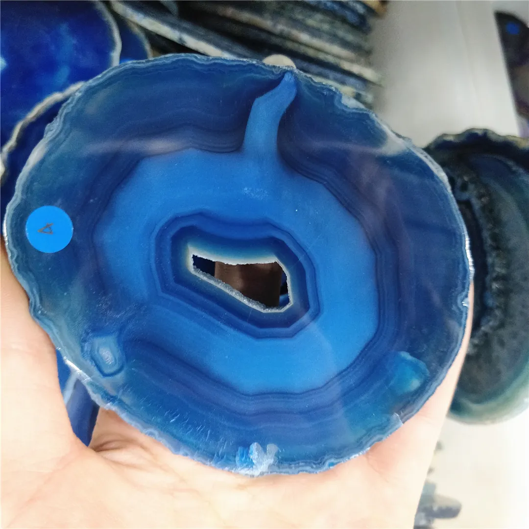 Blue agate slice weight and thickness measurement showing crystal specimen dimensions.