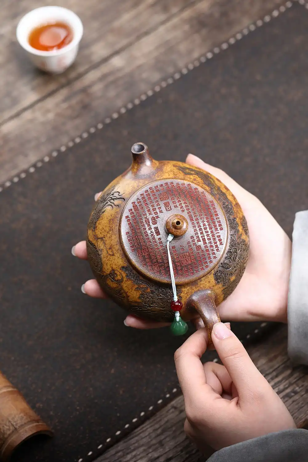 Arhat Hanjiang raw mine keel gold sand teapot 310ml with nine-hole water outlet wood burning finish.