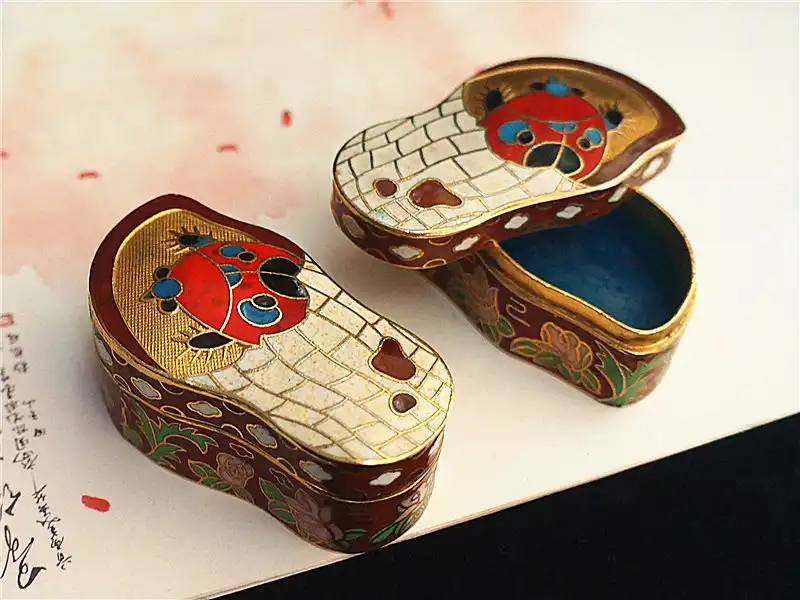 Vintage 1990s cloisonne enamel box showing authentic Chinese copper craftsmanship and colorful patterns.