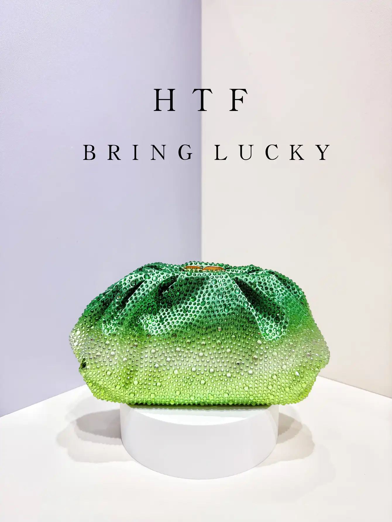 Sparkling diamond evening clutch bag with rhinestone decoration and elegant handle design.