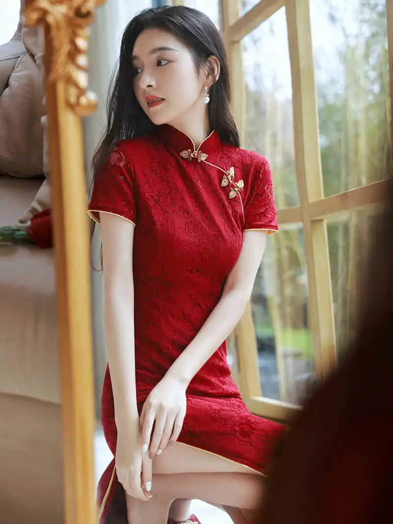 Side profile of vintage qipao highlighting flattering slim-fit silhouette and lace trim.