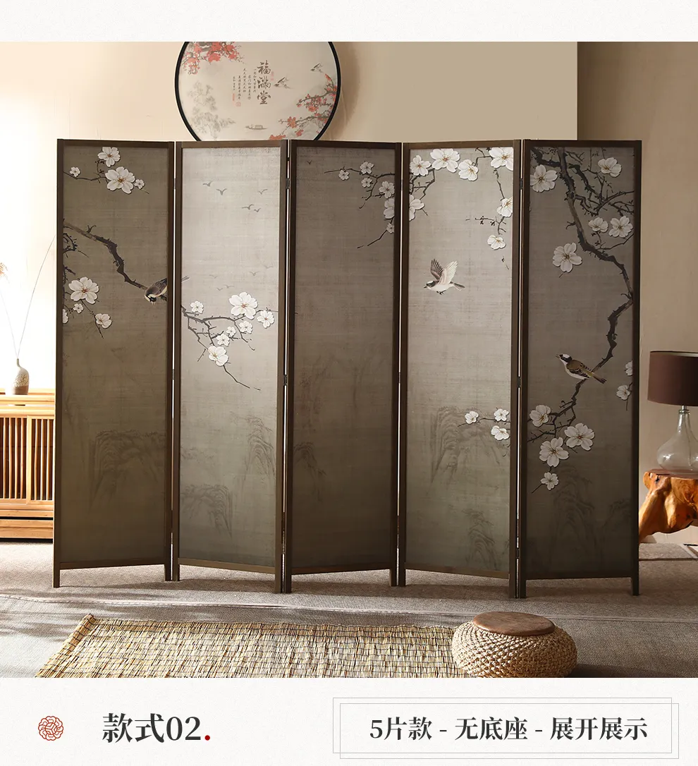 Natural pine wood texture close-up showing grain pattern on Chinese screen surface.
