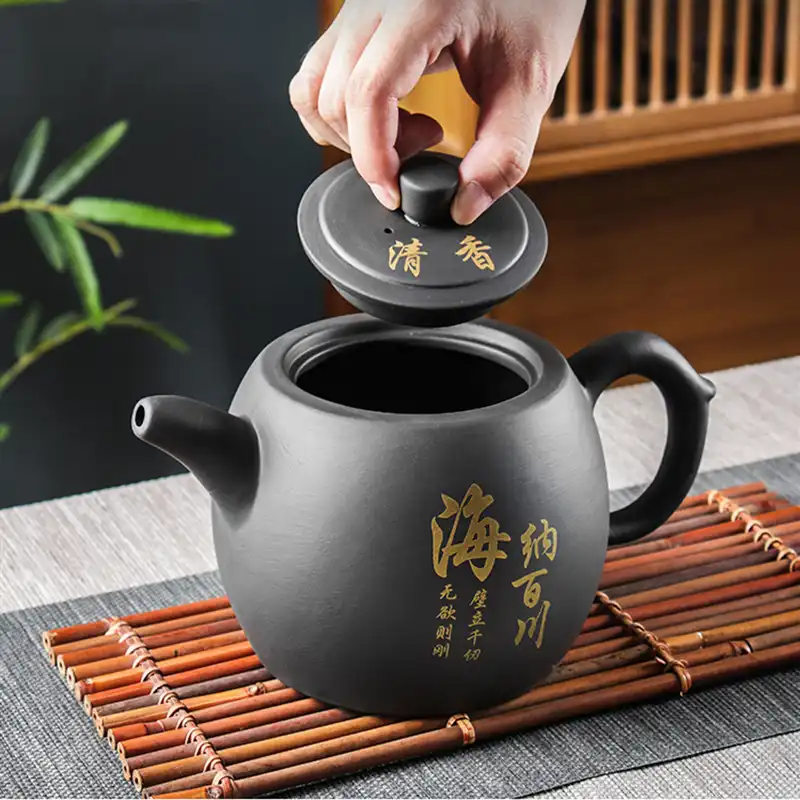 Yixing teapot handle ergonomics demonstrating comfortable grip and balanced weight distribution.