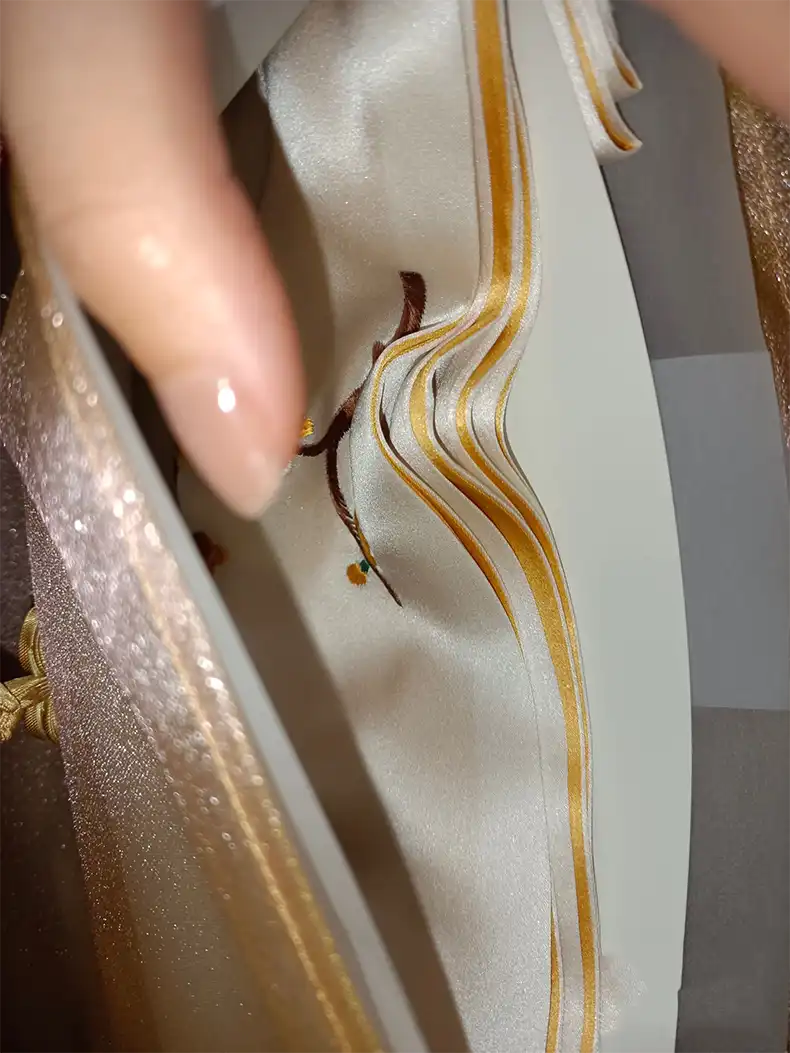 16MM mulberry silk scarf worn casually demonstrating versatile fashion accessory styling.