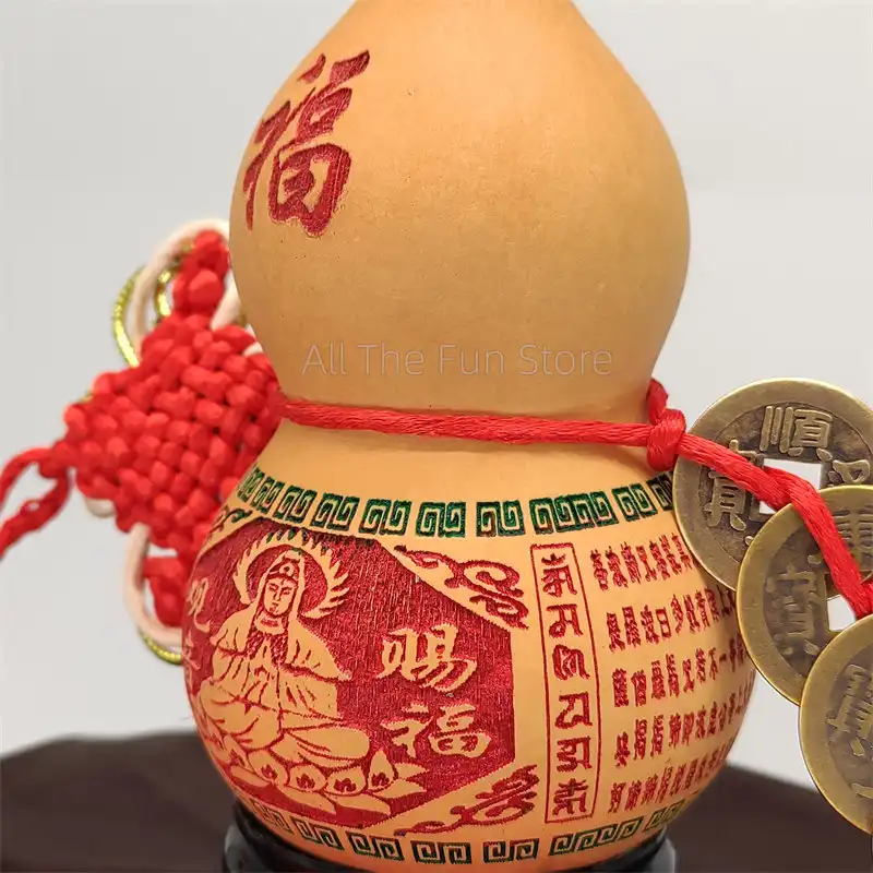 Natural gourd hulu calabash with patterns and base stand for cosplay and home table decoration.