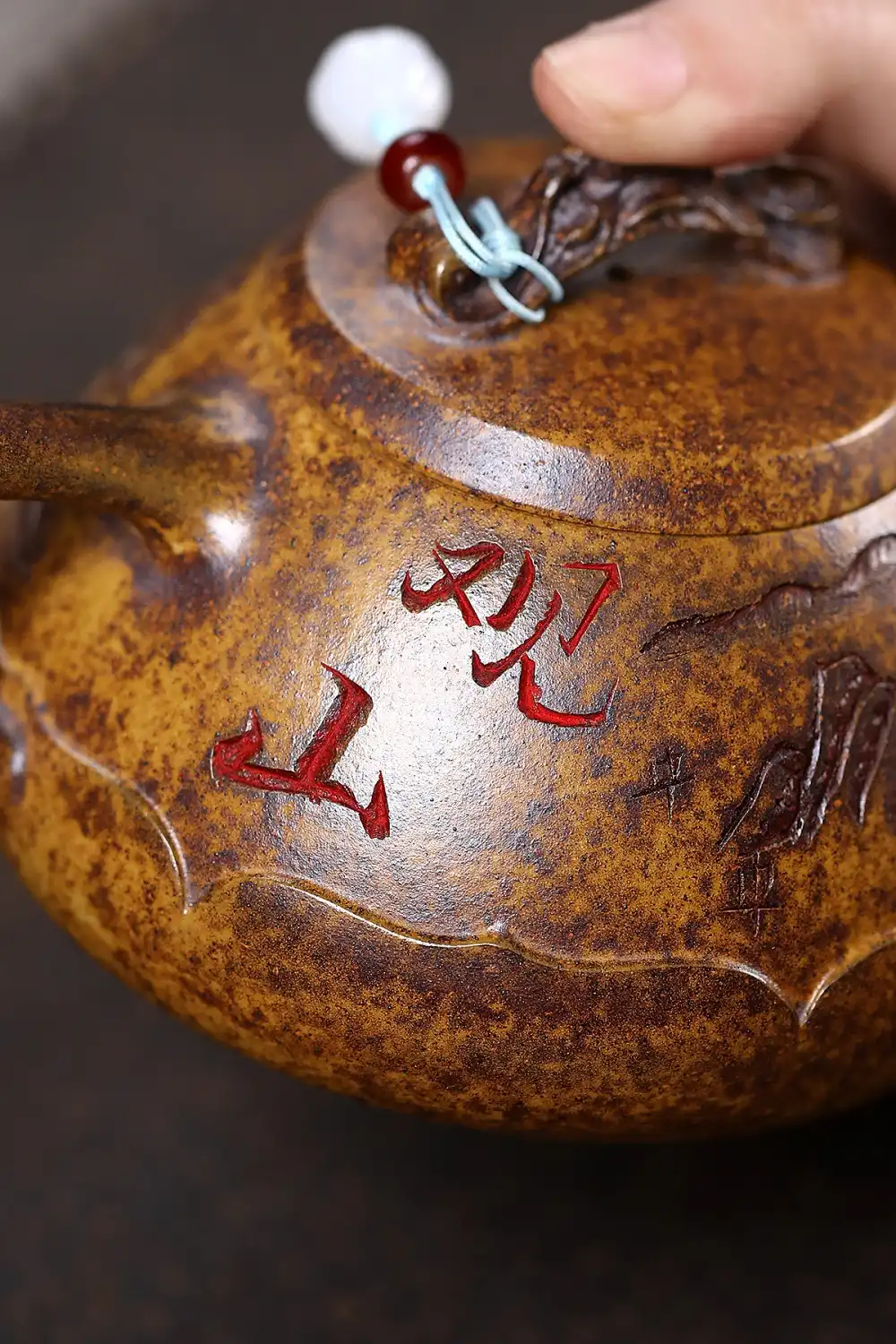 Seven-hole water outlet system inside raw ore teapot demonstrating superior flow control capability.