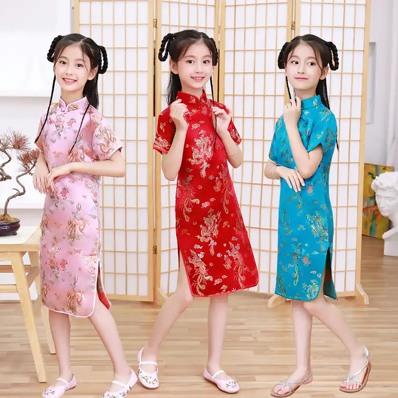 Traditional Chinese girls dress in white perfect for formal occasion wear.