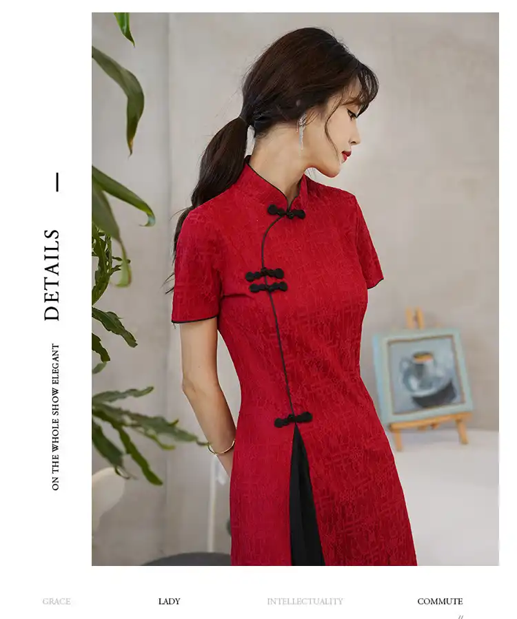 Chinese cheongsam stand collar dress packaging and presentation display.