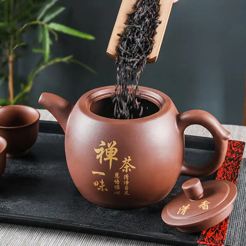 Family tea gathering using large 1000ml Yixing teapot serving multiple cups of premium tea.