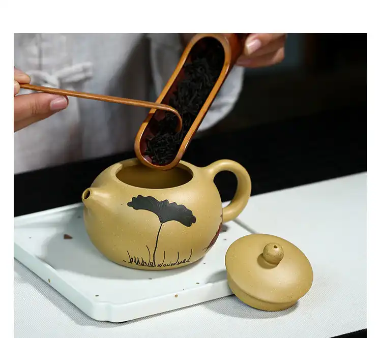 Classic 200ml Xi Shi Yixing purple clay teapot handmade with elegant beauty design and curves.