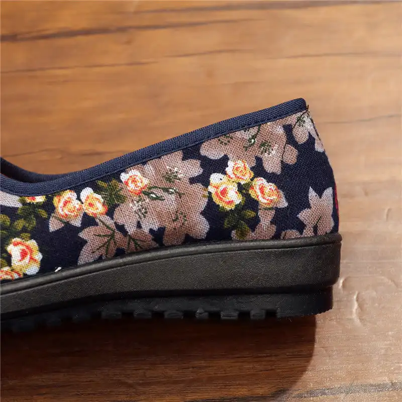 Women's embroidered Old Beijing cloth shoes with traditional ethnic pattern and soft bottom design.
