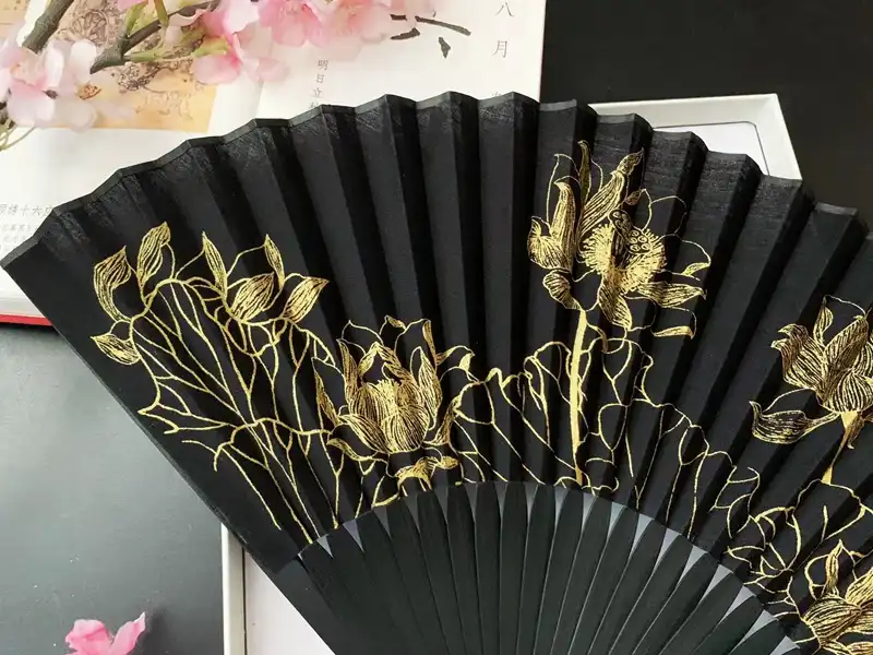 Green bamboo ribs construction showing quality craftsmanship and gilding technology.