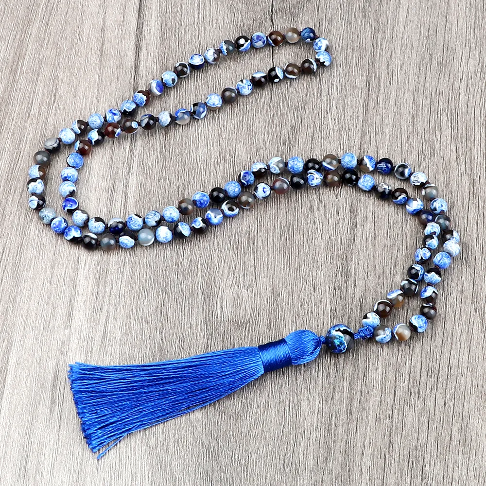 Semi-precious green stripe onyx stone texture and quality craftsmanship detail.