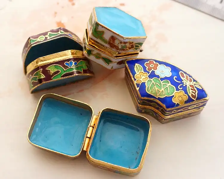 Historical cloisonne box displaying characteristic 1990s craftsmanship and material quality.