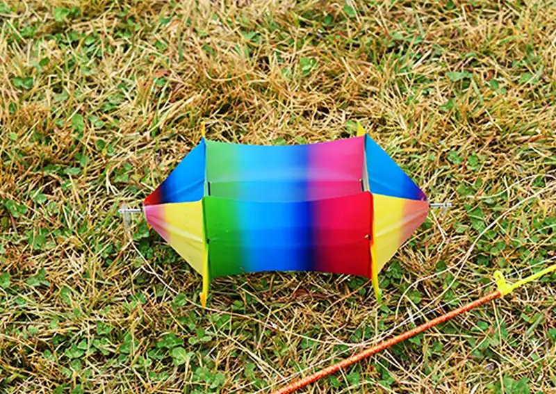 Complete fish kite package showing 30m line, kite and all included accessories.