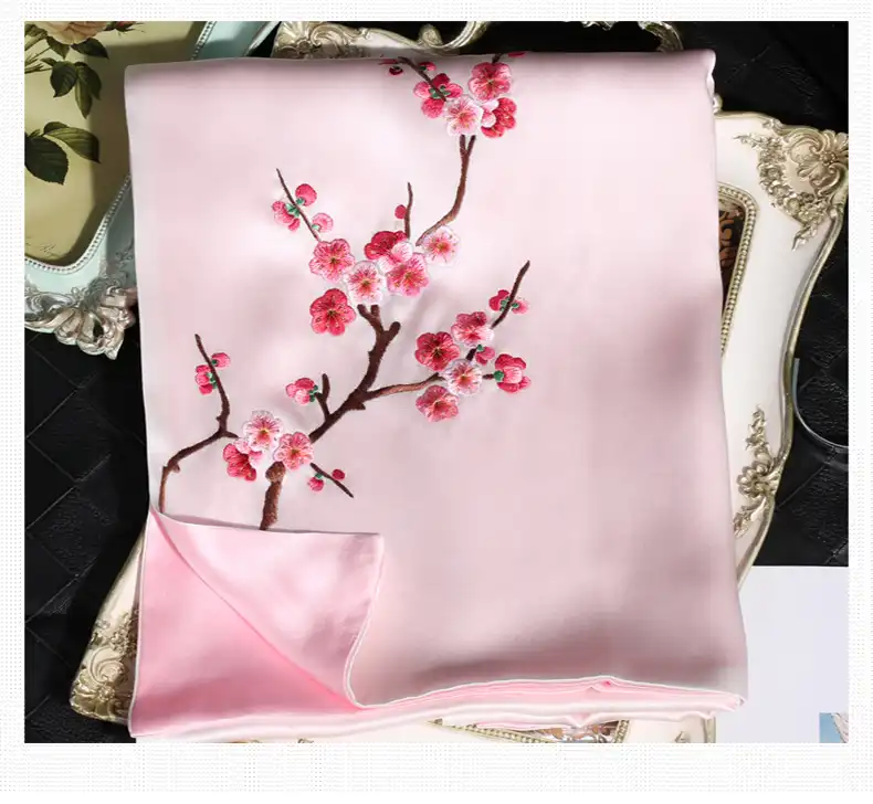 Luxury Suzhou embroidery shawl showing traditional Chinese craftsmanship and modern elegance.