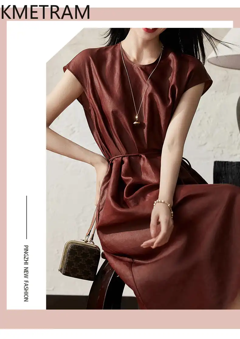Cultural fashion reference showing heritage significance of Xiangyunsha silk craftsmanship.