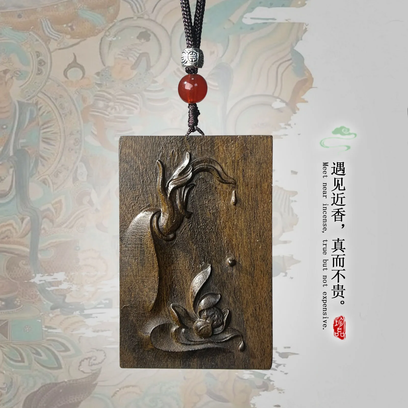 Natural agarwood material texture and aromatic properties of Buddhist Guanyin carving pendant.