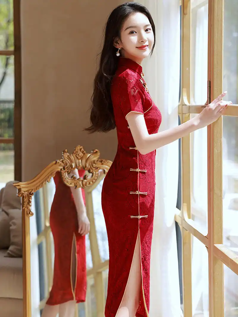 Size chart and measurement guide for wine red wedding qipao dress S to XXL sizing.