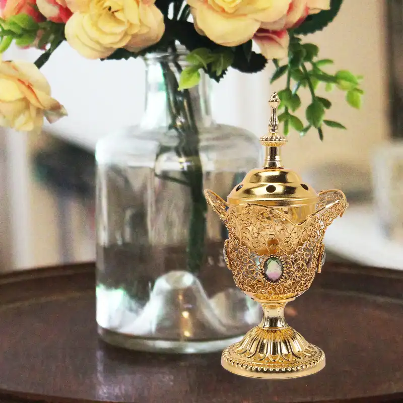 Metal incense burner dimensions 20.5x10x10cm demonstrating compact tabletop size for any room.