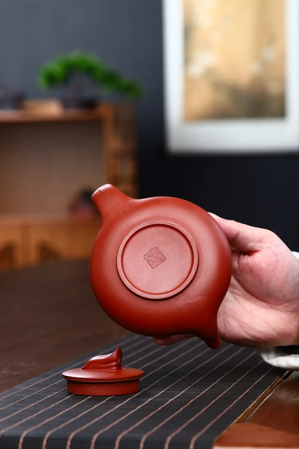 Mesh holes filter system inside beauty teapot demonstrating superior tea leaf straining capability.