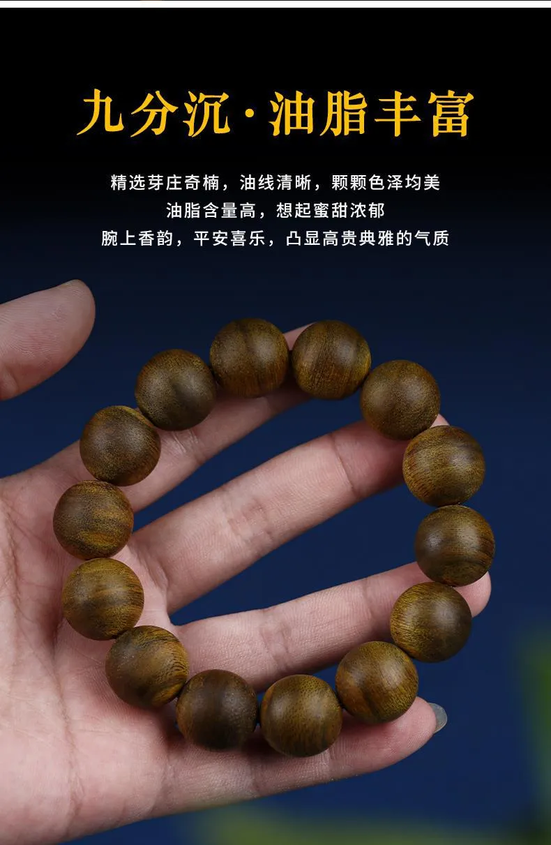 Premium packaging of Vietnam agarwood prayer beads bracelet with storage pouch included.