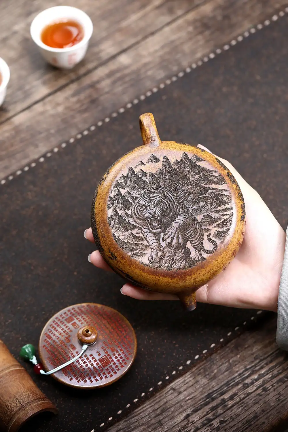 Gift presentation of raw mine keel gold sand teapot for tea enthusiasts and collectors.