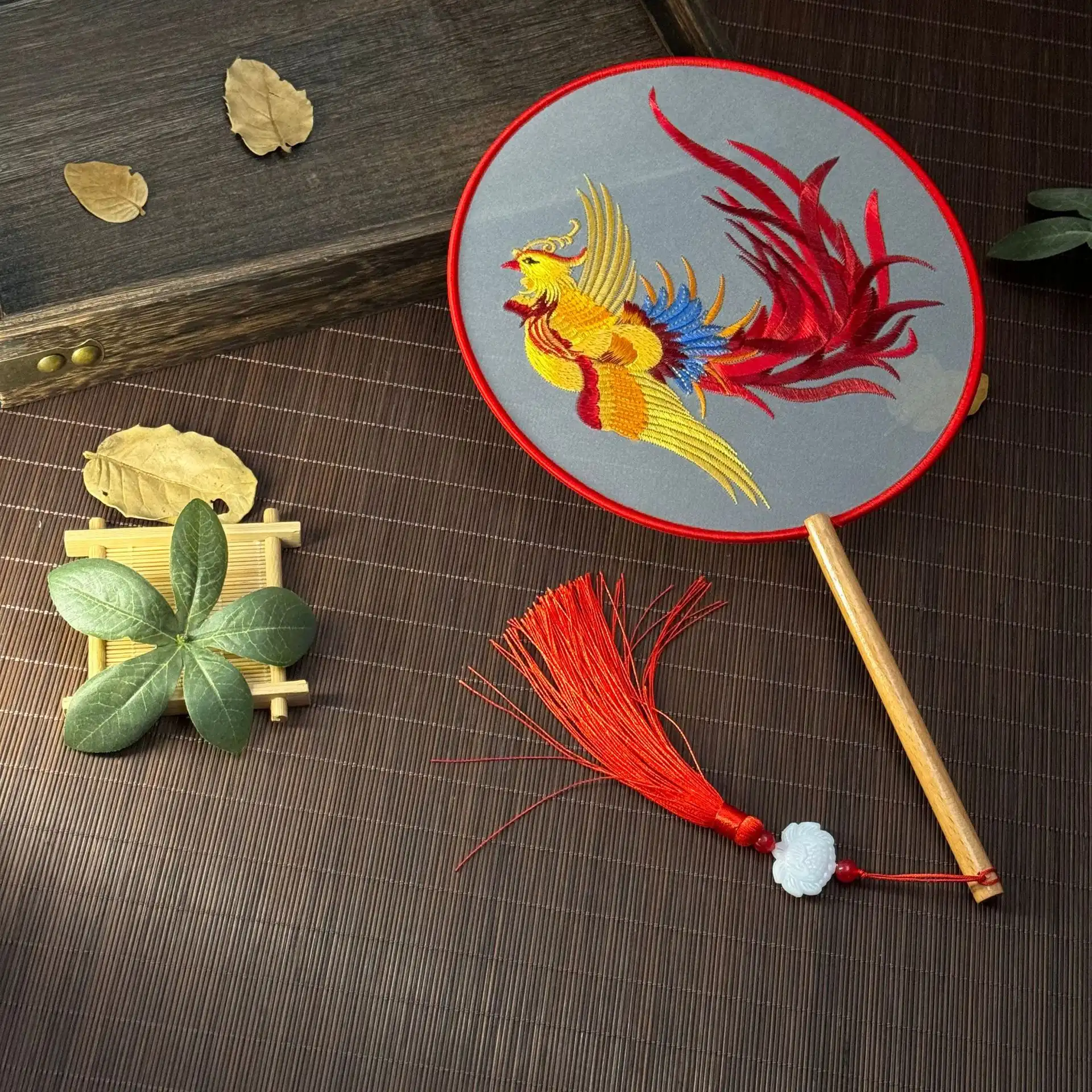 Size reference showing 35cm x 22cm dimensions of fully opened embroidered fan.
