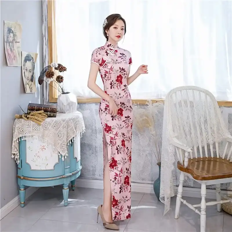 Elegant ethnic style qipao dress photoshoot emphasizing retro fashion appeal and modern comfort.