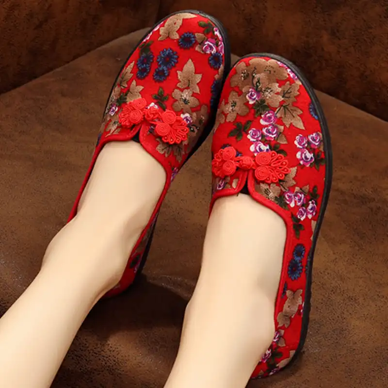 Detail shot of round toe and shallow cut design with fabric insole visible in women's cloth shoes.