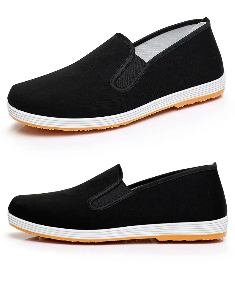 Product packaging showing LEOSOXS brand traditional Chinese Kung Fu training shoes presentation.